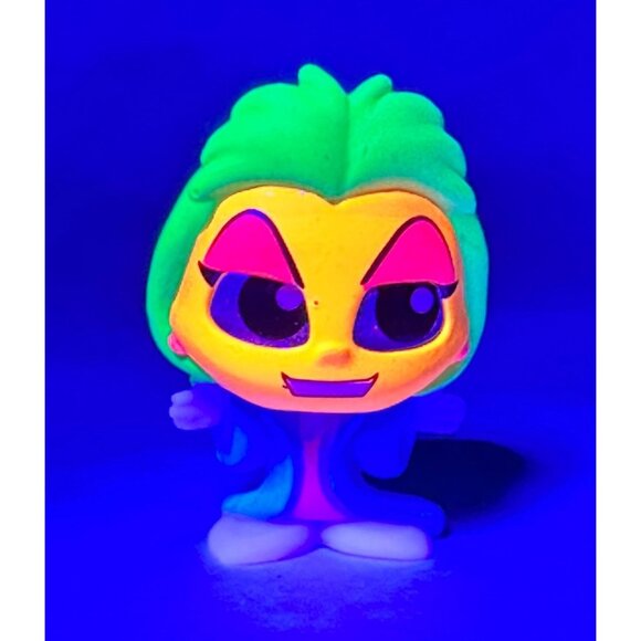 Disney Doorables Blacklight Villains CRUELLA DE VIL 101 Dalmations GLOWS NEW - Picture 1 of 9